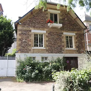 Bed & Breakfast D'hote Le Jardin De L'esplanade Centre Et Gare, Rennes